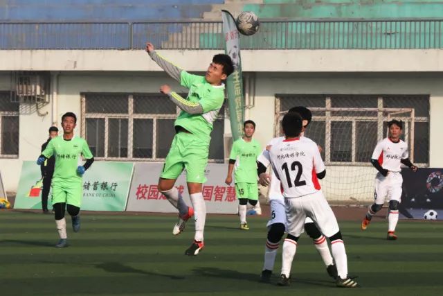 恩比德复出76人负尼克斯 利拉德缺阵雄鹿屠龙